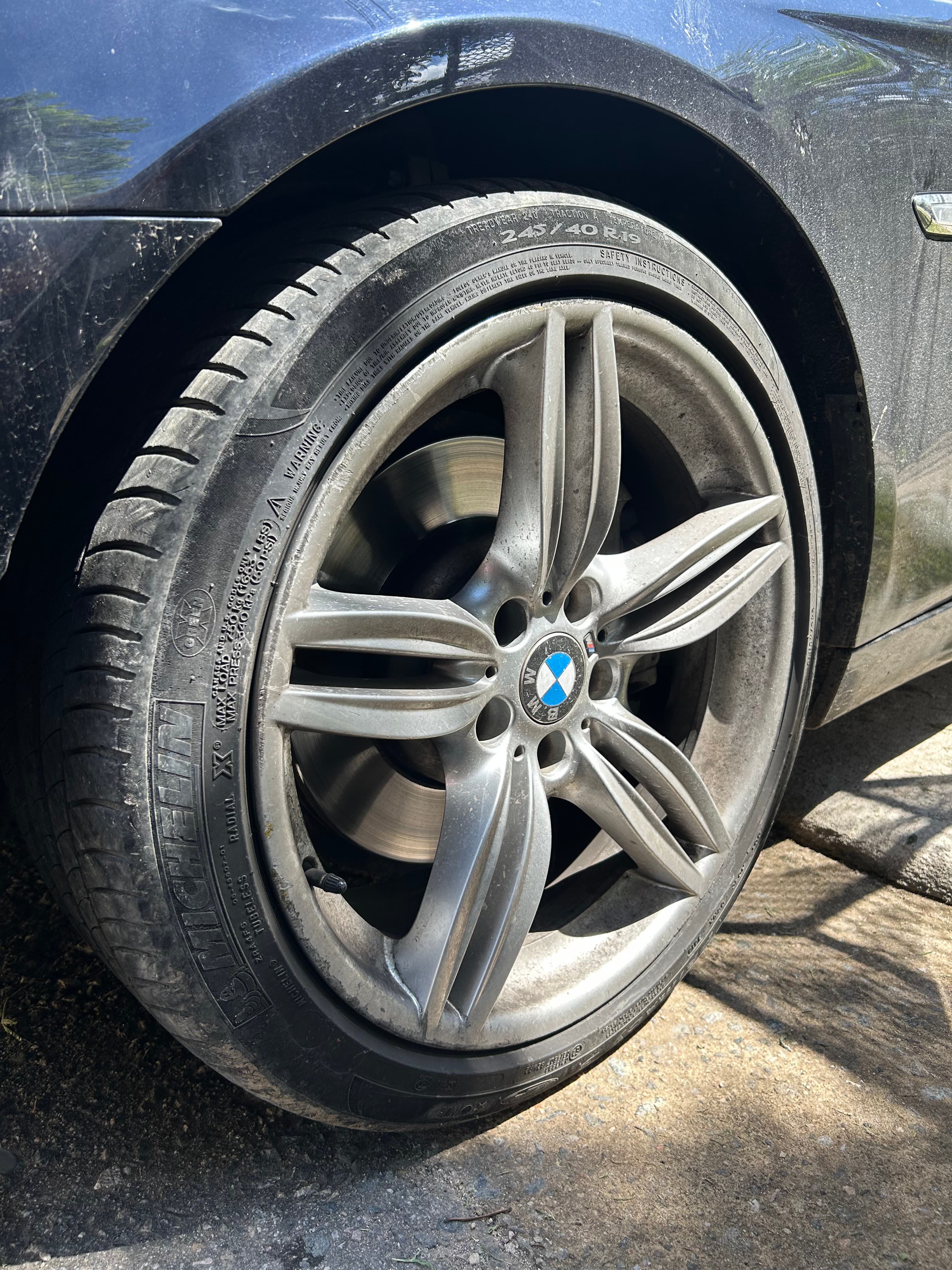 Auto antes y después de un car detailing completo en Córdoba realizado por Lusttro